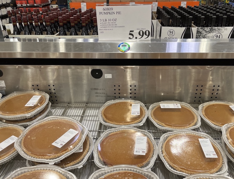 コスコ (COSTCO)の大きなパンプキンパイ