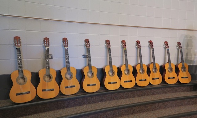アメリカのギター　小学校の音楽の授業
