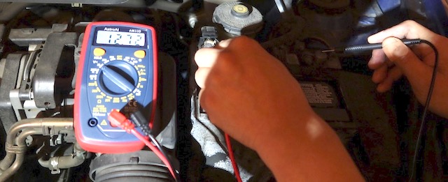 アメリカの車のバッテリーの電圧確認