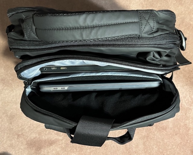 Backpack アマゾンのバックパック 出張 旅行用