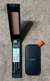 Sandisk Portable SSD 2TB と SSD 外付けフォルダー