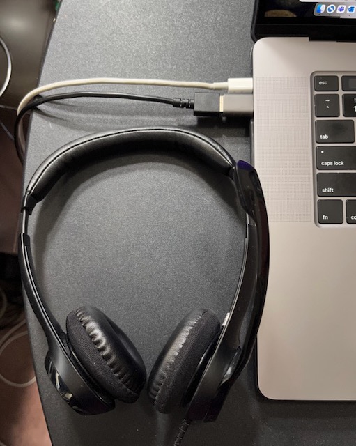 MacBook Pro 2019 16" 　USB-C 変換アダプター　ヘッドセットの接続