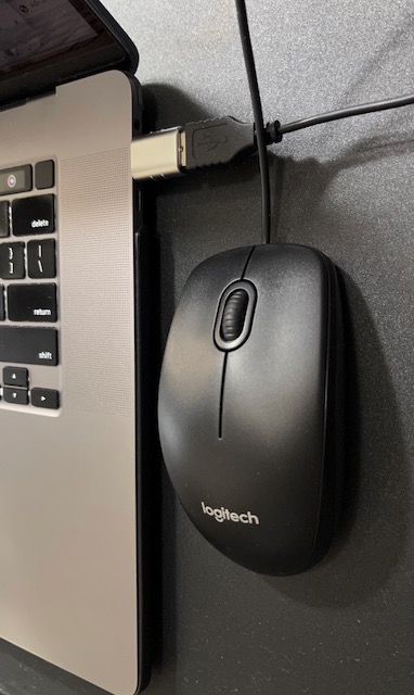 MacBook Pro 2019 16" 　USB-C 変換アダプター　マウスの接続
