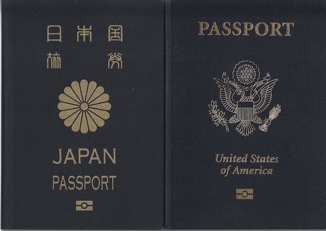 アメリカと日本のパスポート