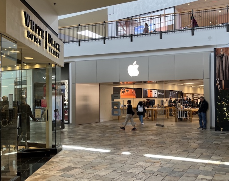 Apple Store genius bar  iPhpne の電池交換