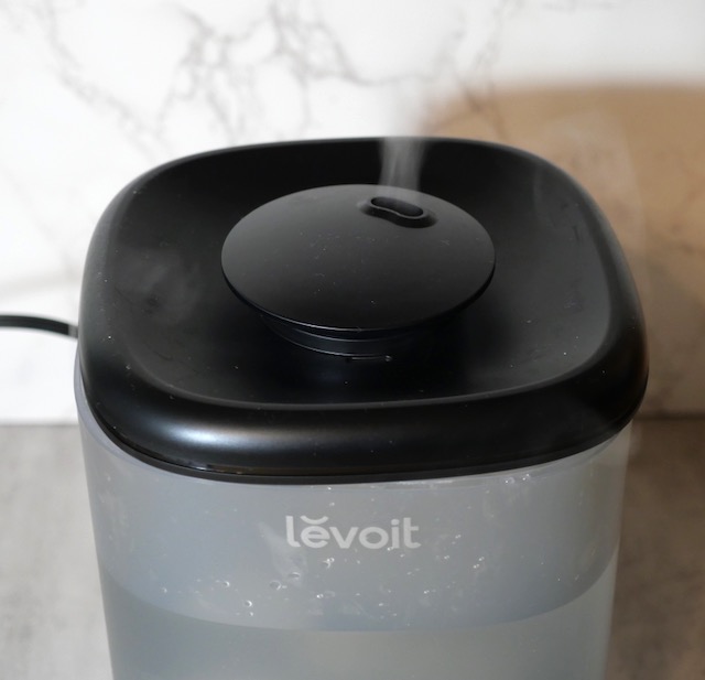 Levoit のシンプルな加湿器 上から注水