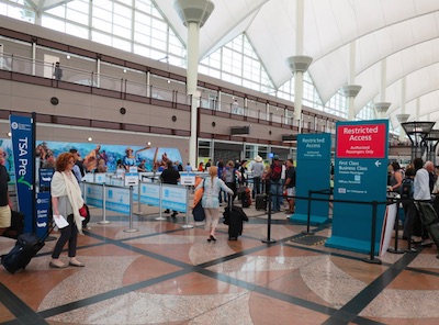 セキュリティーチェック, 空港での待ち合わせ場所, デンバー空港 DIA DEN