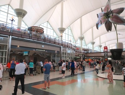 空港での待ち合わせ場所, デンバー空港 DIA DEN